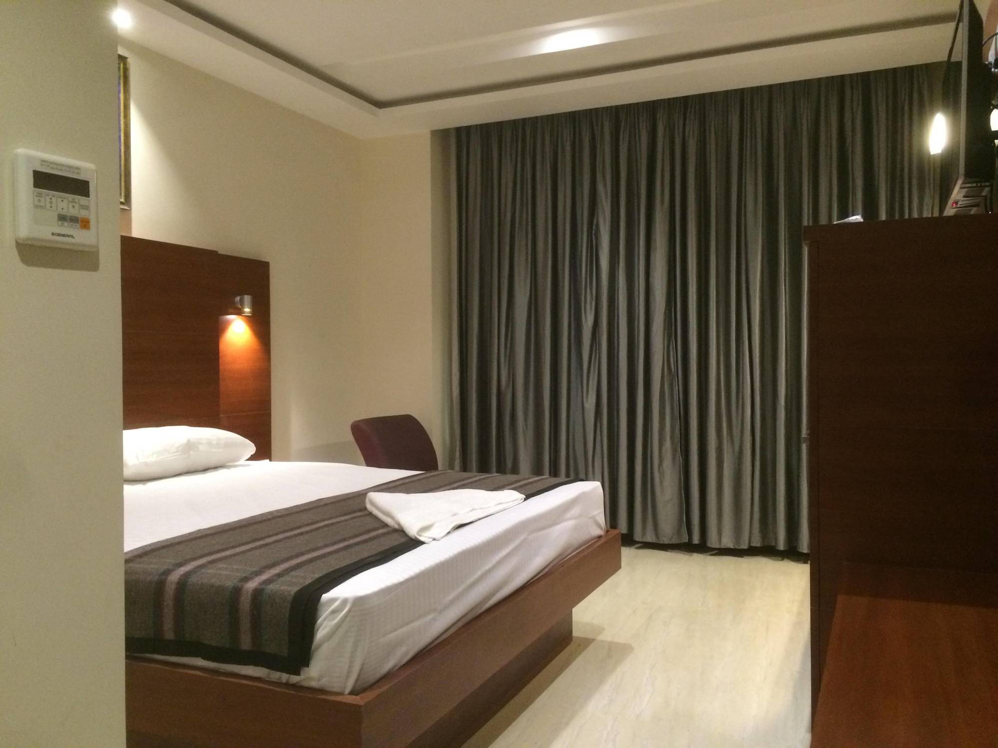 Avenue Hotel Chennai Luaran gambar